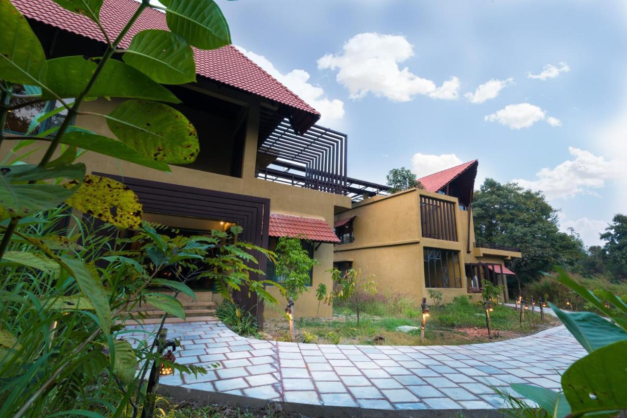 Vannraj Resort And Spa Khawasa Exterior photo